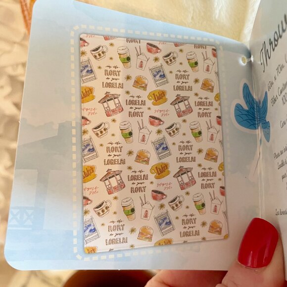 NEW Ultimate Gilmore Girls Super Fan Package: 2 Blankets, 3 Mugs, 1 Ornament - Picture 5 of 8